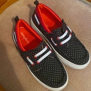Oomphies kids unisex girl boy sneakers. Size 1.